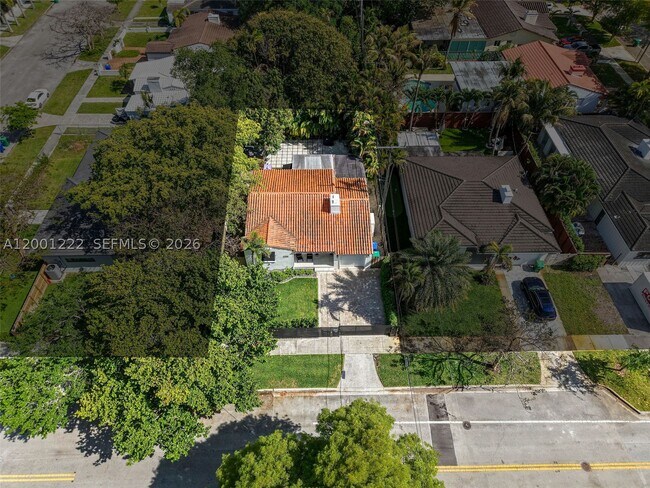 Building Photo - 2311 SW 9th Ave