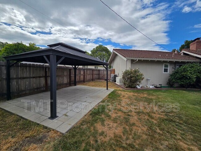 Building Photo - 9 W Robinhood Dr