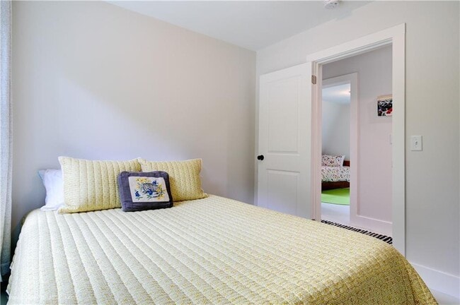 Building Photo - 59 Melrose Ave