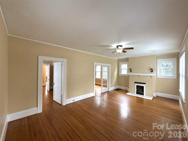 Building Photo - 420 N Laurel Ave