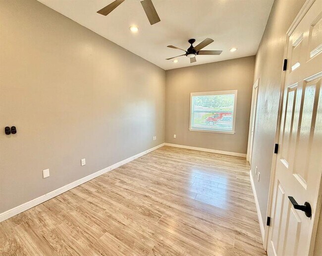Building Photo - 1545 Illinois Rd