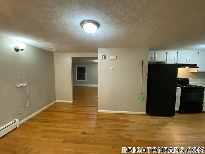 Building Photo - 27 Kelley Ct