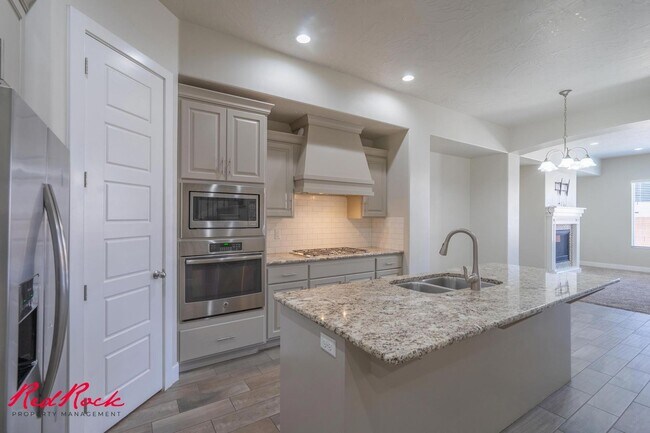 Primary Photo - Pet Friendly 4 Bedroom Home in Coral Canyo...