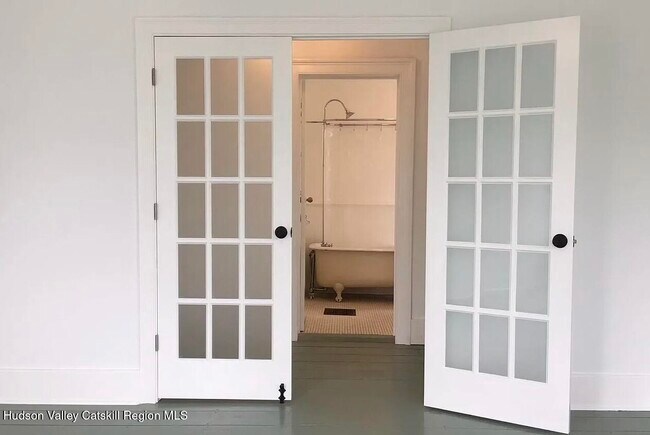 Building Photo - 967 Columbia St