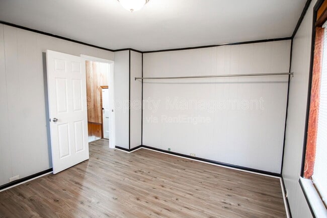 Building Photo - 525 Sewanee St