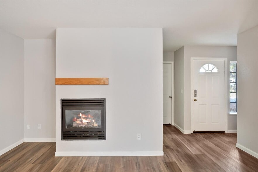 The view of the family room from the kitchen. - 3038 Courtside Dr