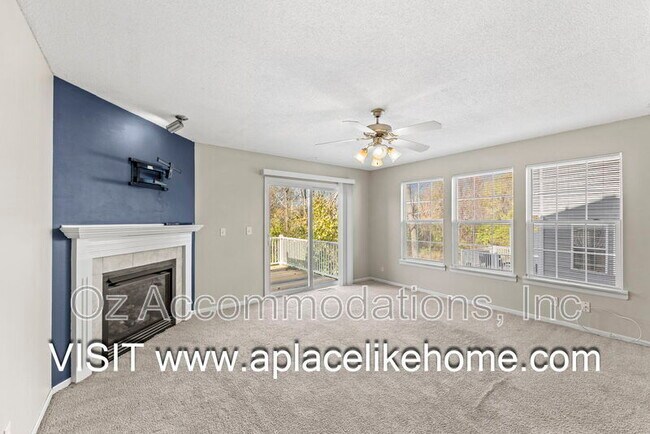 Building Photo - 2216 SW Rambling Vine Rd