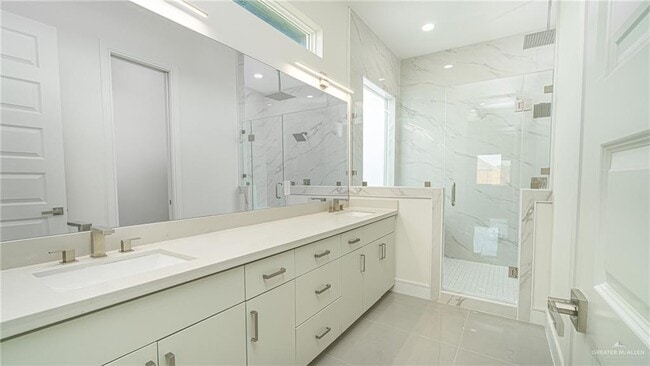 Building Photo - 19 Villa Centenario Dr