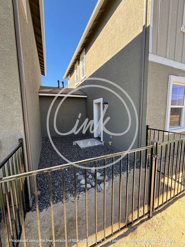 Building Photo - New Townhouses in Gardnerville For Rent