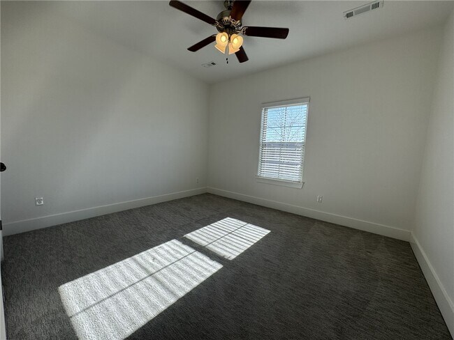 Building Photo - 21 S Prairie Dunes Dr