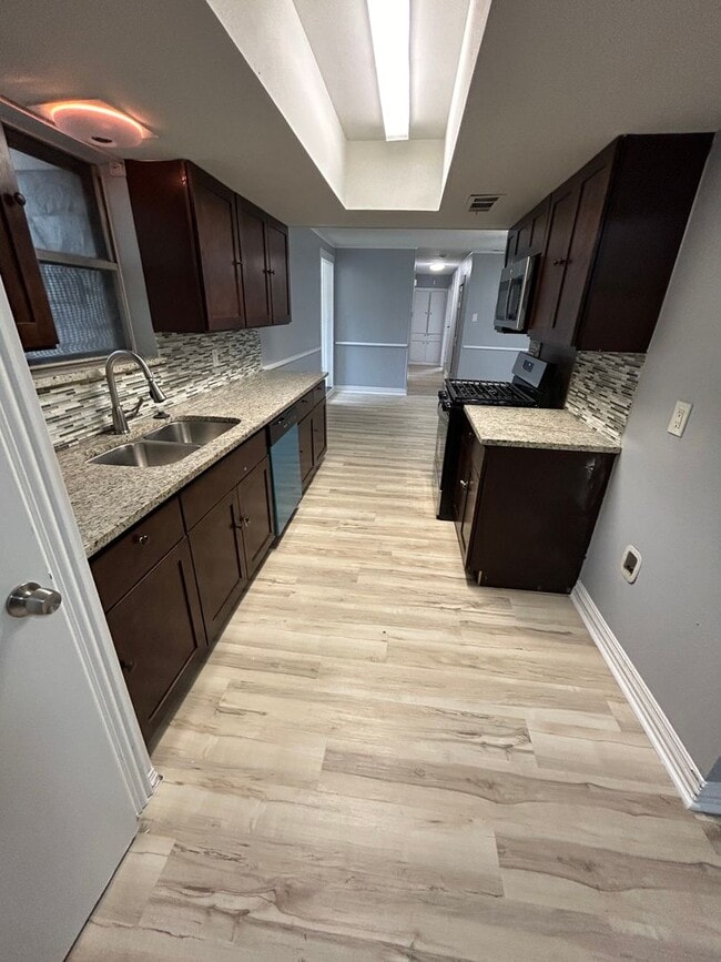 Building Photo - Interested in this home? You clearly have exceptional taste!