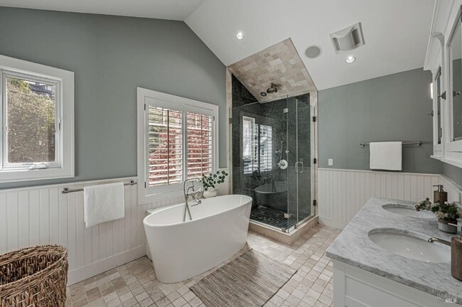 Building Photo - 544 Silverado Dr