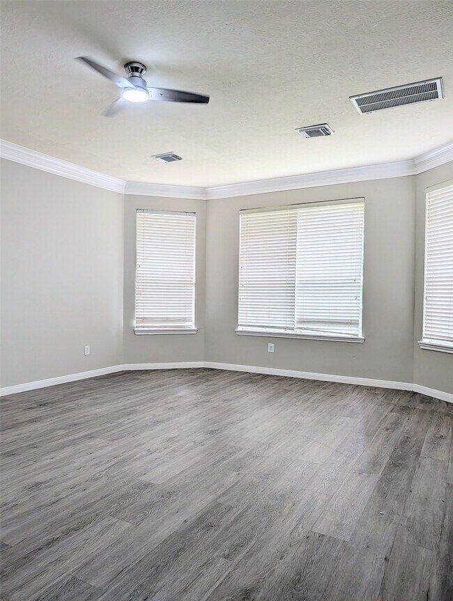 Building Photo - 8803 Wheatland Dr