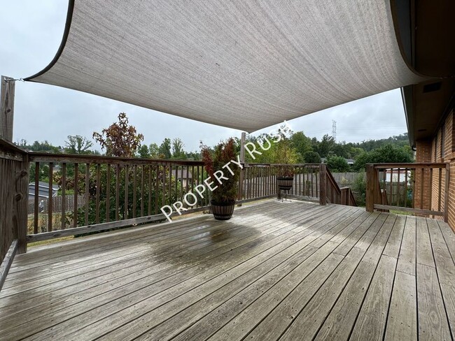 Building Photo - 2307 Arroyo Dr