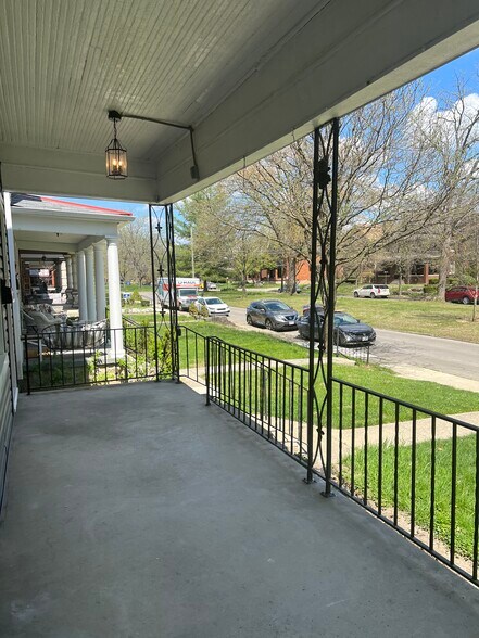 Building Photo - 739 Wilson Ave