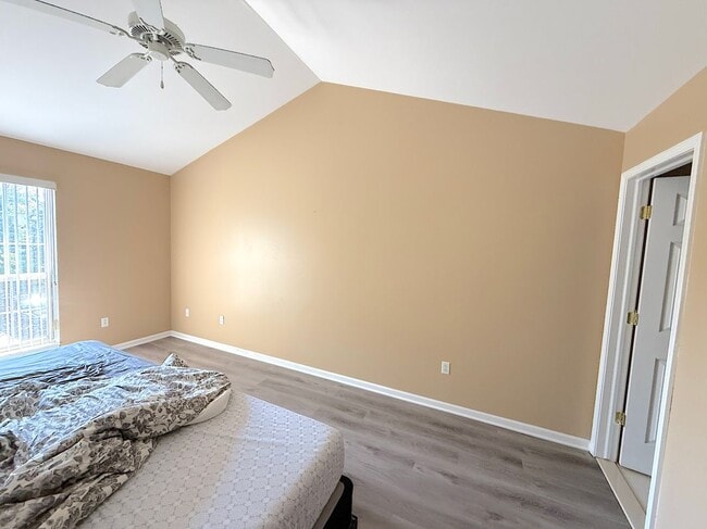 Building Photo - 14201 Chesapeake Cir