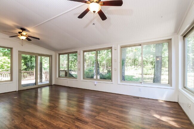 Building Photo - Charming 3-Bed, 2-Bath Home in Columbia’s Serene Highgate Neighborhood!