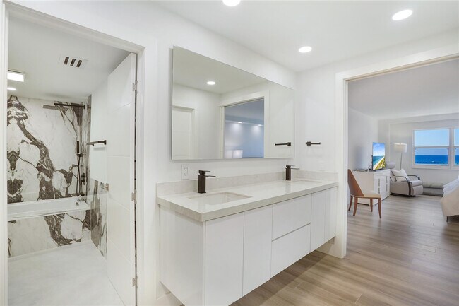 Building Photo - 5100 N Ocean Blvd