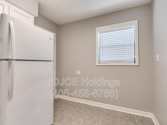 Building Photo - 422 Wilson Dr
