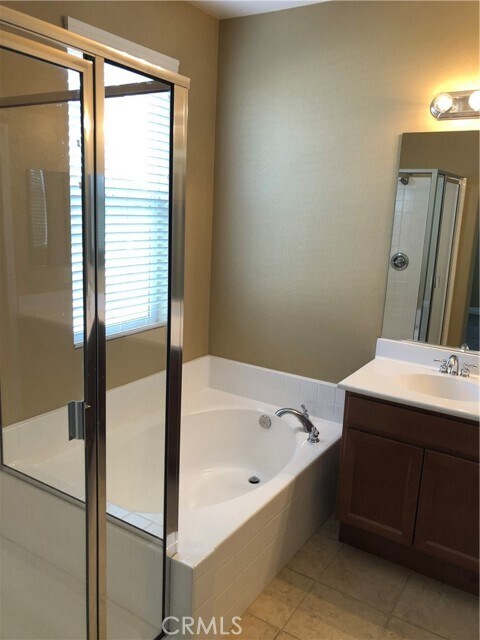 Building Photo - 25056 Driftoak St