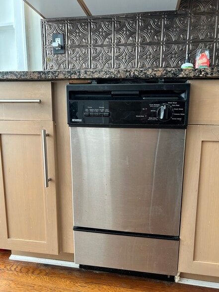 Building Photo - 61 16th St NE