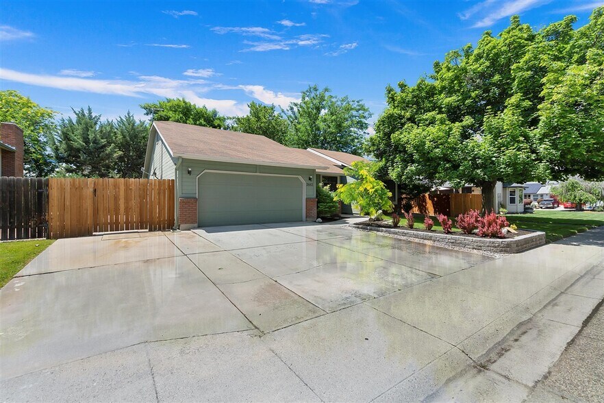 Building Photo - 3883 N Tumbleweed Pl