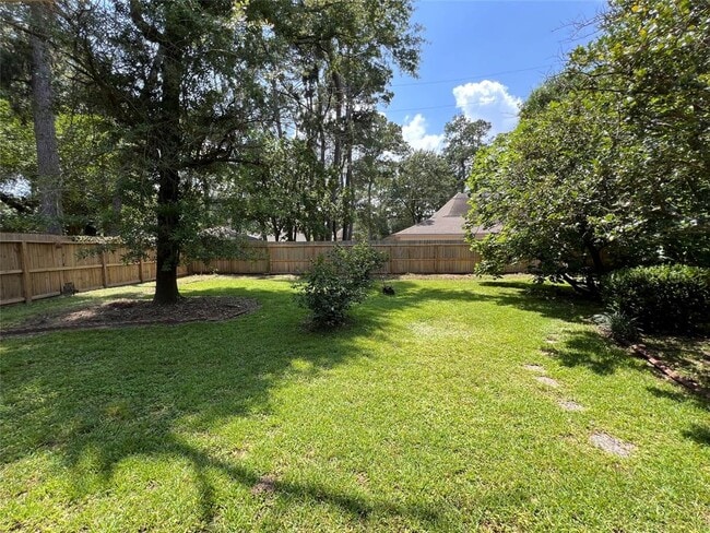 Building Photo - 8210 Hollyleaf Dr