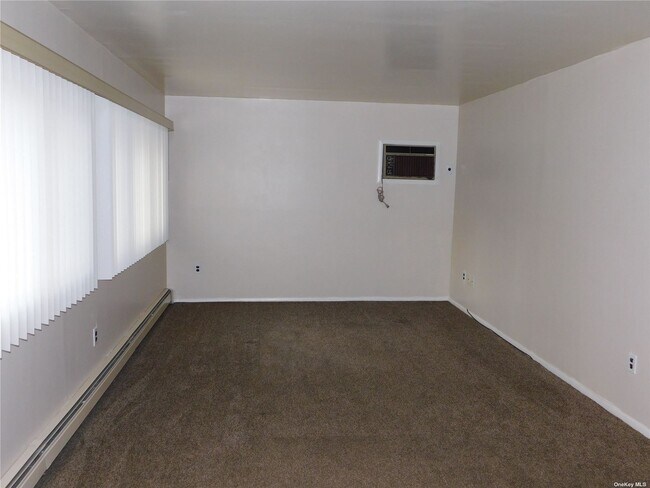 Building Photo - 11 Rensselaer Dr