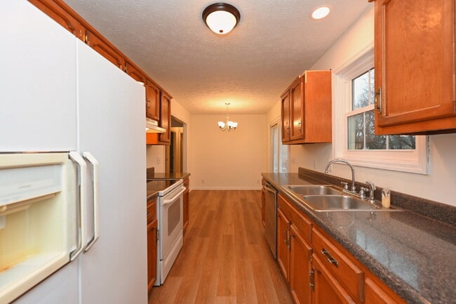 Building Photo - Car-free convenience! Modern 3 Bed Home Minutes from Downtown Gallatin