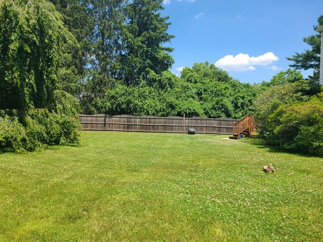 Building Photo - 2105 Hemlock Rd