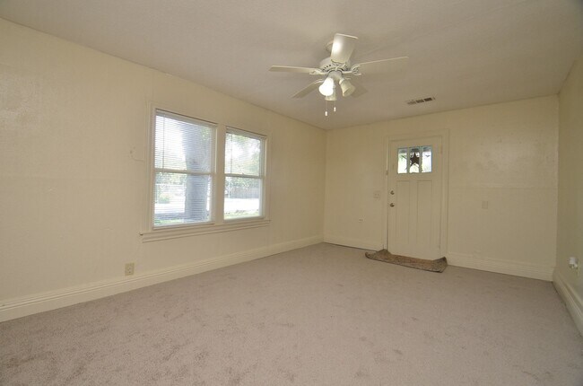 Building Photo - 1600 5th St