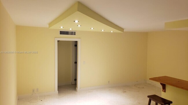 Building Photo - 1100 NE 1st Ct