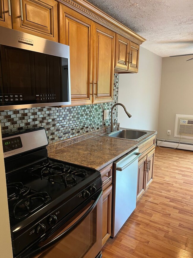 Building Photo - 2 Bedroom Condo in Chagrin Falls