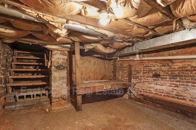 Building Photo - 805 S Potomac St