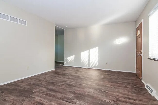 Building Photo - 2285 Pheasant Dr