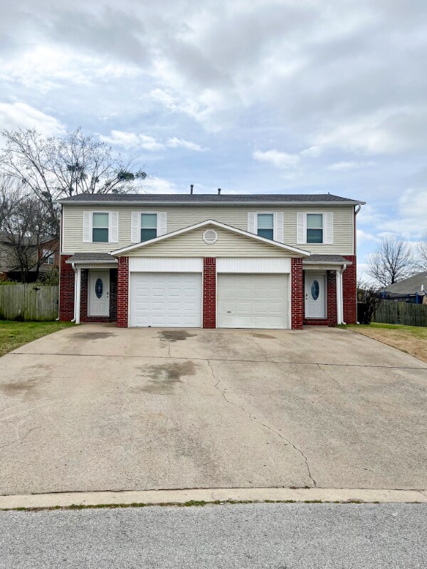 Building Photo - 617 W Moan Pl