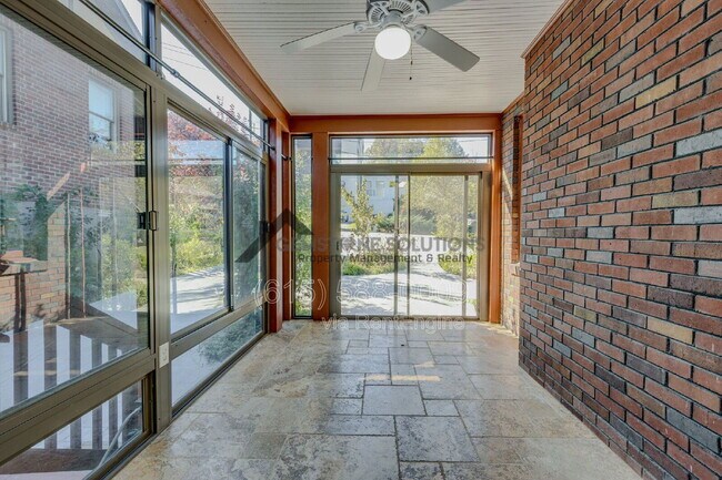 Building Photo - 502 32nd Ave S