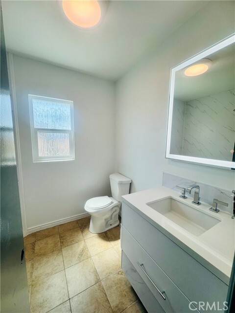 Building Photo - 1224 E La Palma Dr