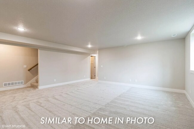 Building Photo - 3302 NE Fawn Ln