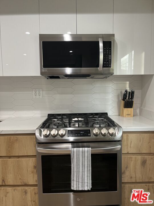 Building Photo - 124 S Croft Ave