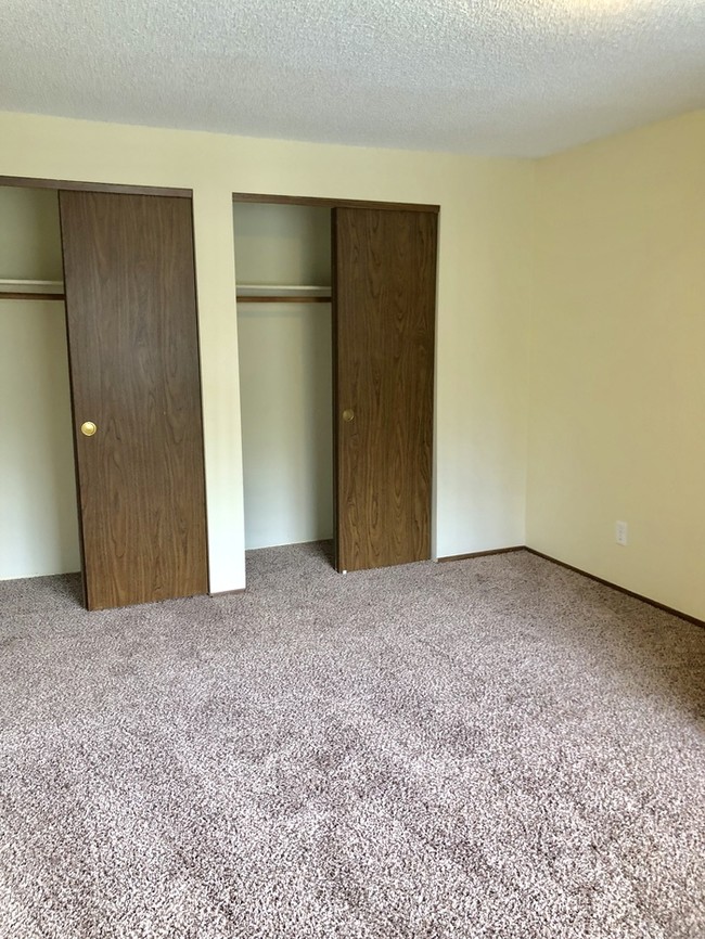 Building Photo - West Salem Townhome!