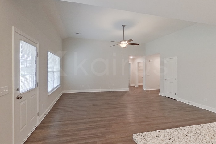 Building Photo - 106 Western Red Cedar Dr