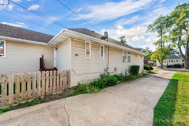 Building Photo - 2225 N 76th Ct
