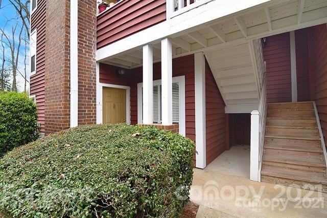 Building Photo - 2500 Cranbrook Ln