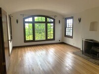 Building Photo - COMING SOON-large bedroom and is located near the north side of UCB