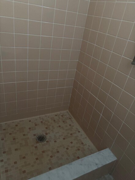 Building Photo - 4853 Manor Dr