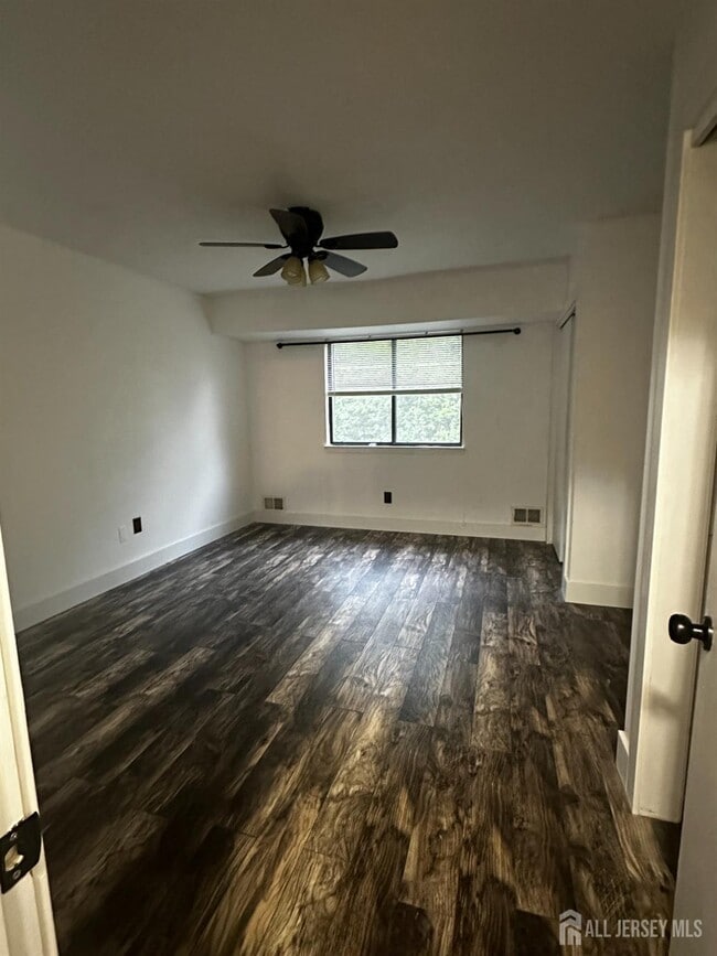 Building Photo - 502 Samuel Ct