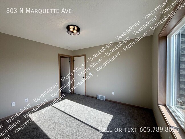 Building Photo - 803 N Marquette Ave