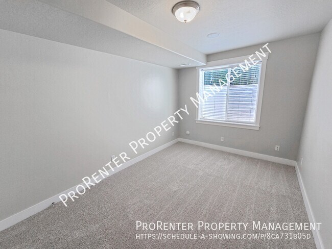 Building Photo - 1308 E Maple Way