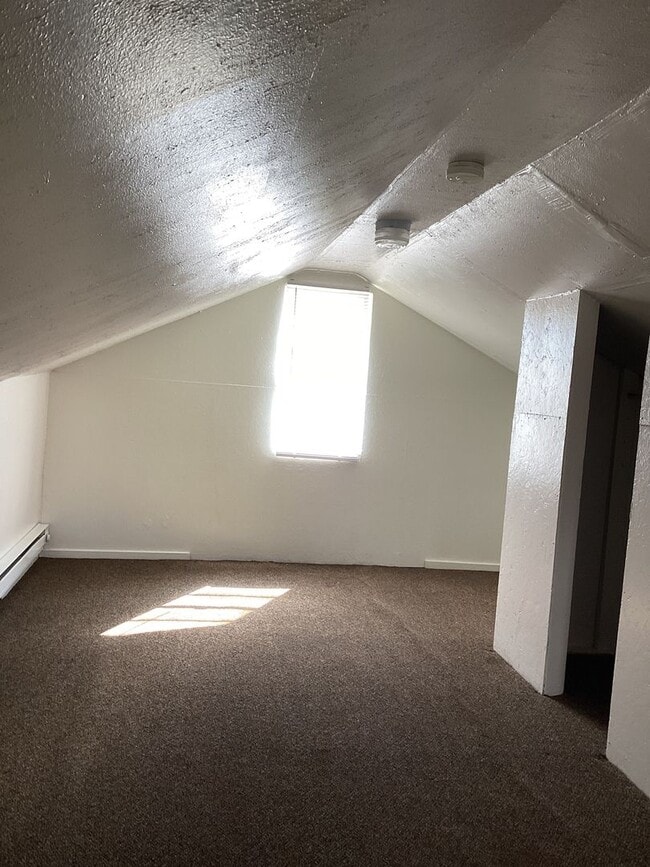Building Photo - 3 Bedroom 1 Bath Home